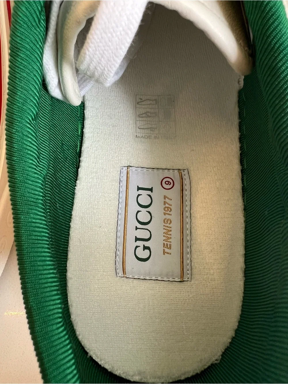 Gucci White Leather Low-Top Sneakers with Green Collar & Red Trim